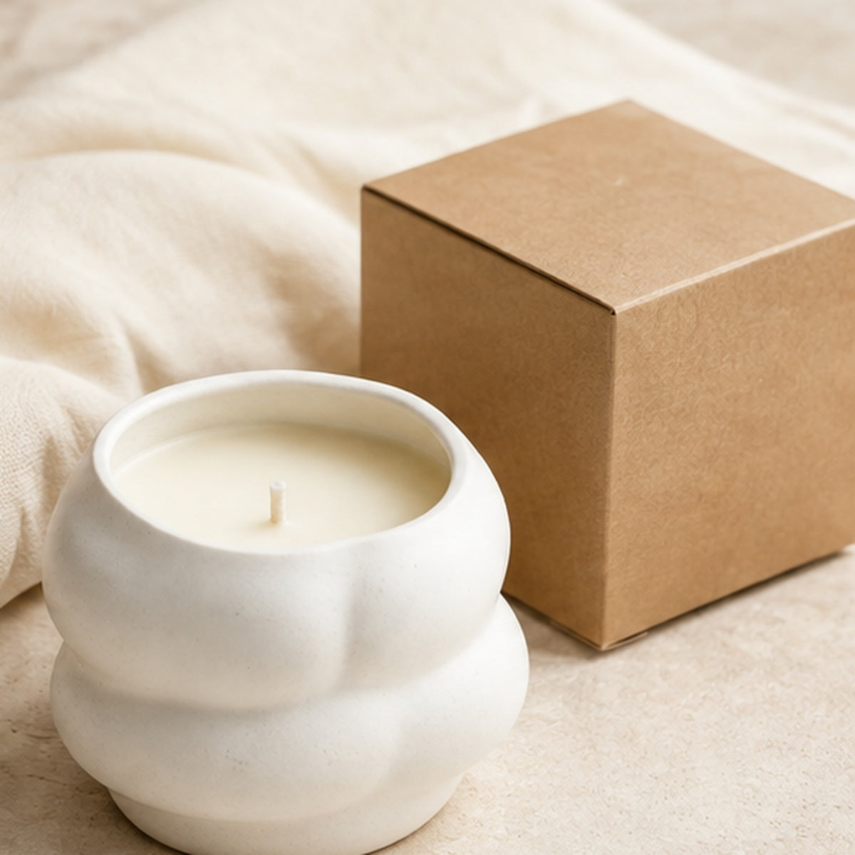 Aveirio Cloud Archive Candle gift packaging view