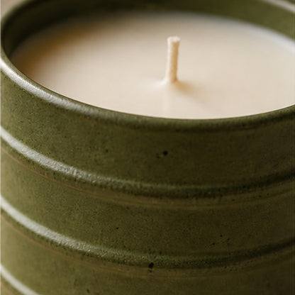Aveirio Moss Signal Aromatherapy Candle material and wick detail