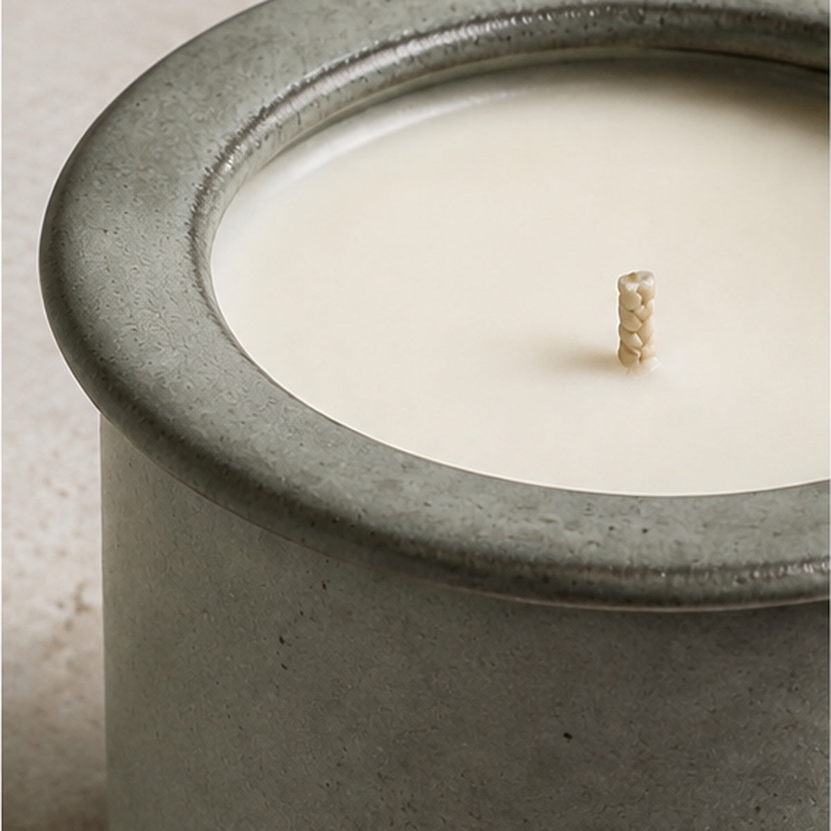Aveirio Rainstone Halo Candle material and wick detail