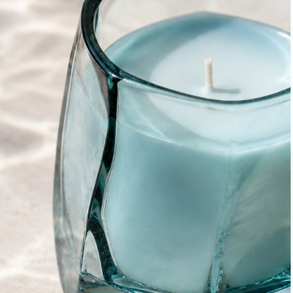 Aveirio Tidal Prism Aromatherapy Candle material and wick detail