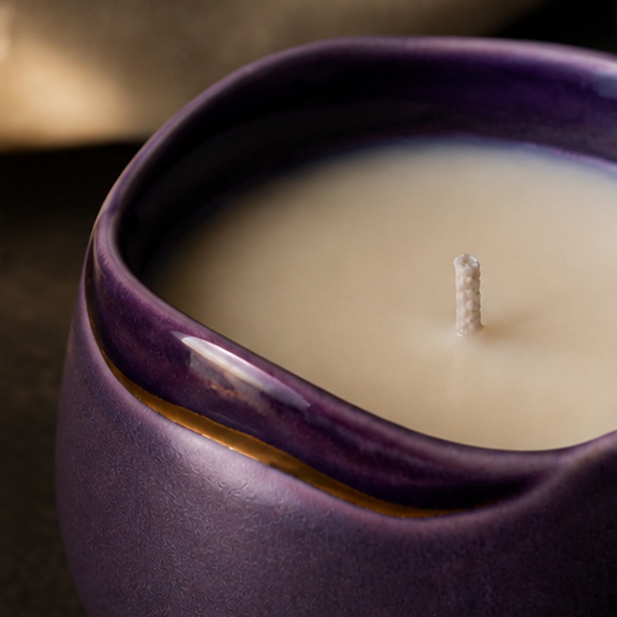 Aveirio Velvet Aurora Wick Vessel material and wick detail